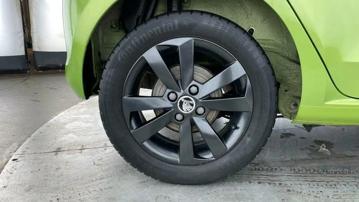 2016-skoda-citigo-10-mpi-black-edition-5d-big-15