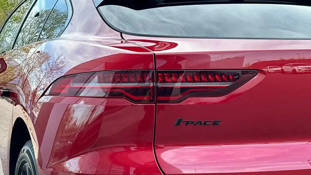 2023-jaguar-i-pace-ev400-hse-black-big-18