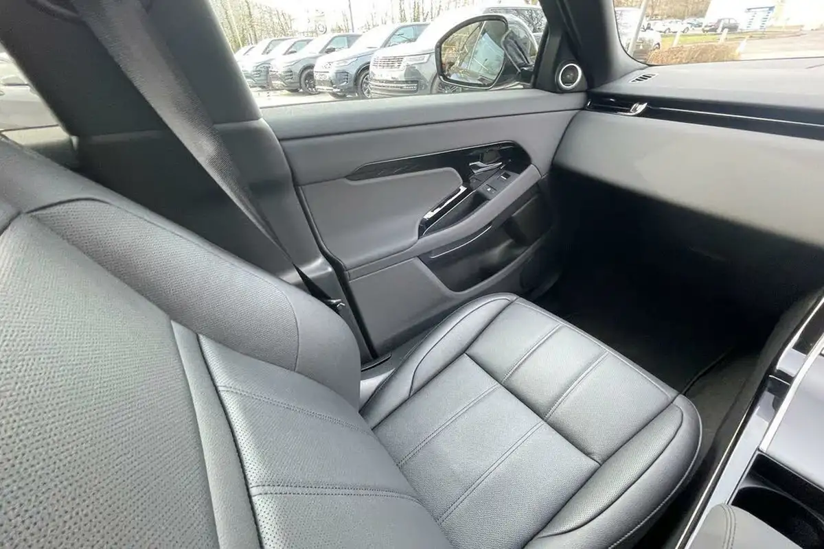 2024-land-rover-range-rover-evoque-15-p270e-dynamic-se-big-12