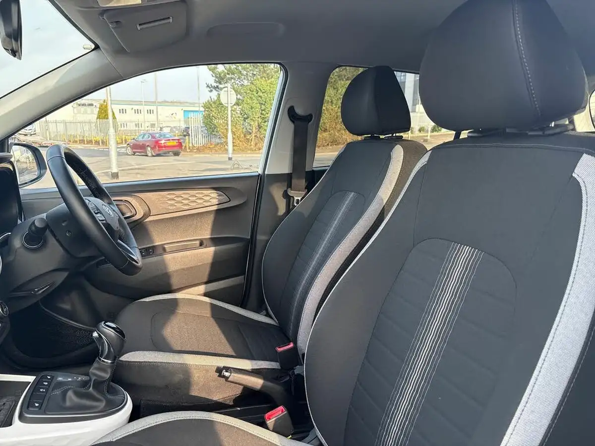 2022-hyundai-i10-12-premium-auto-big-27