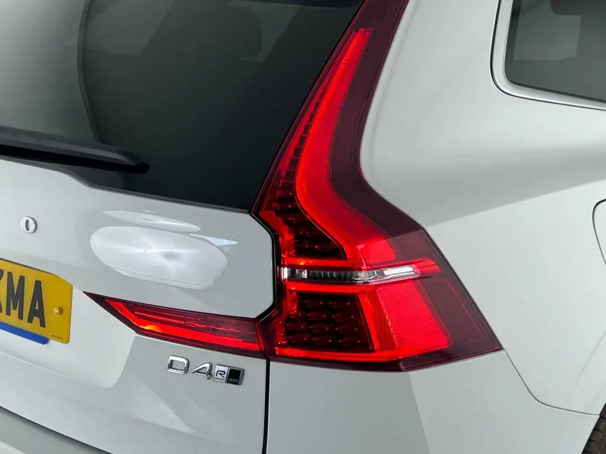 2019-volvo-xc60-20td-d4-r-design-4x4-ss-geartronic-big-8