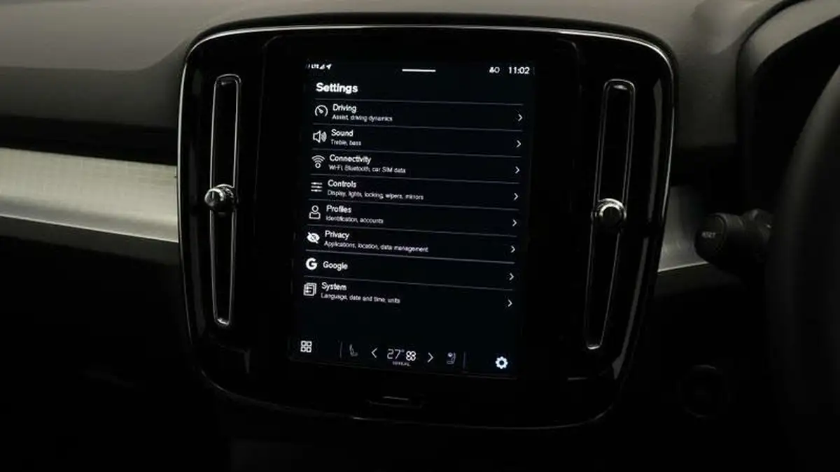 2024-volvo-xc40-20-b3-plus-big-32