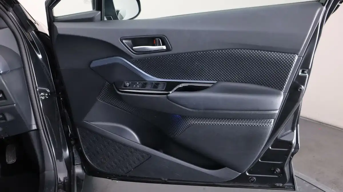 2021-toyota-c-hr-18-vvt-i-design-big-15