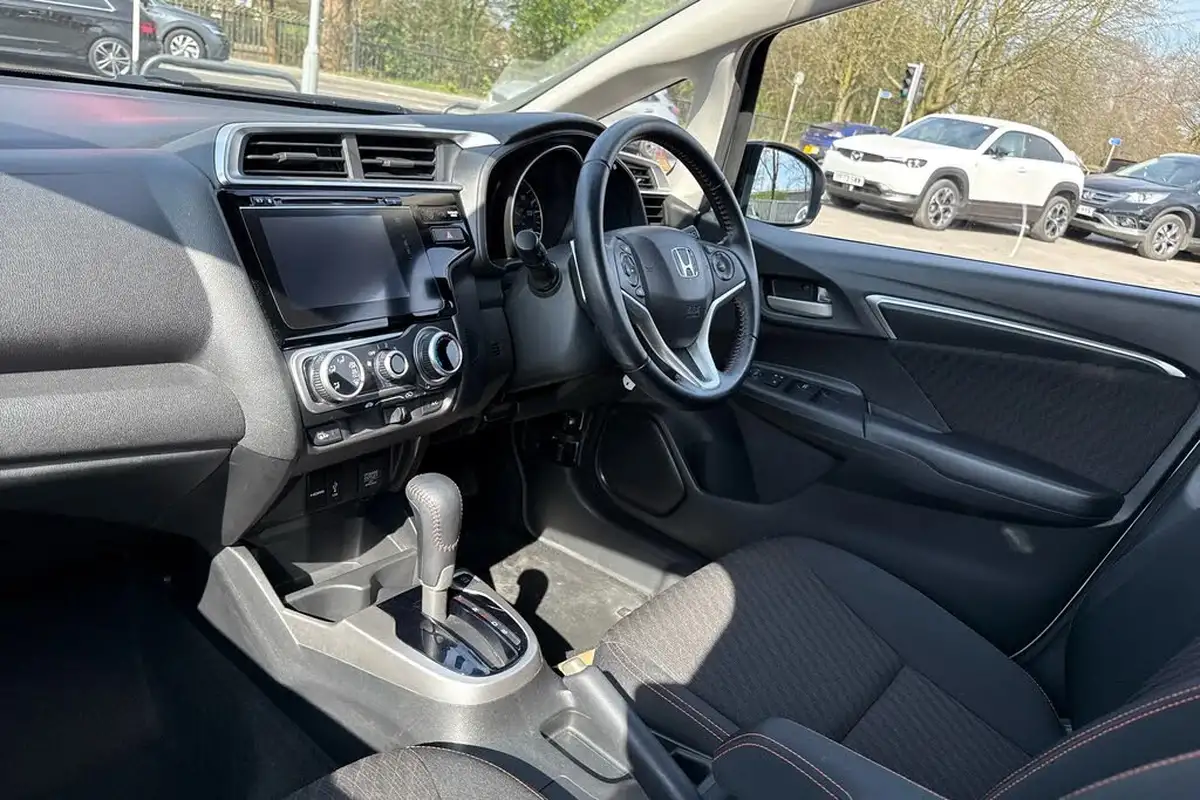 2018-honda-jazz-15-i-vtec-sport-cvt-big-1
