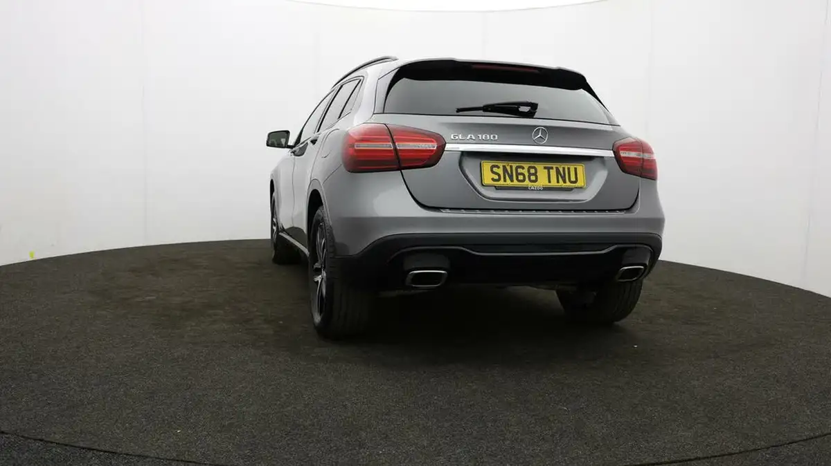 2019-mercedes-benz-gla-class-16-gla-180-urban-edition-ss-big-25