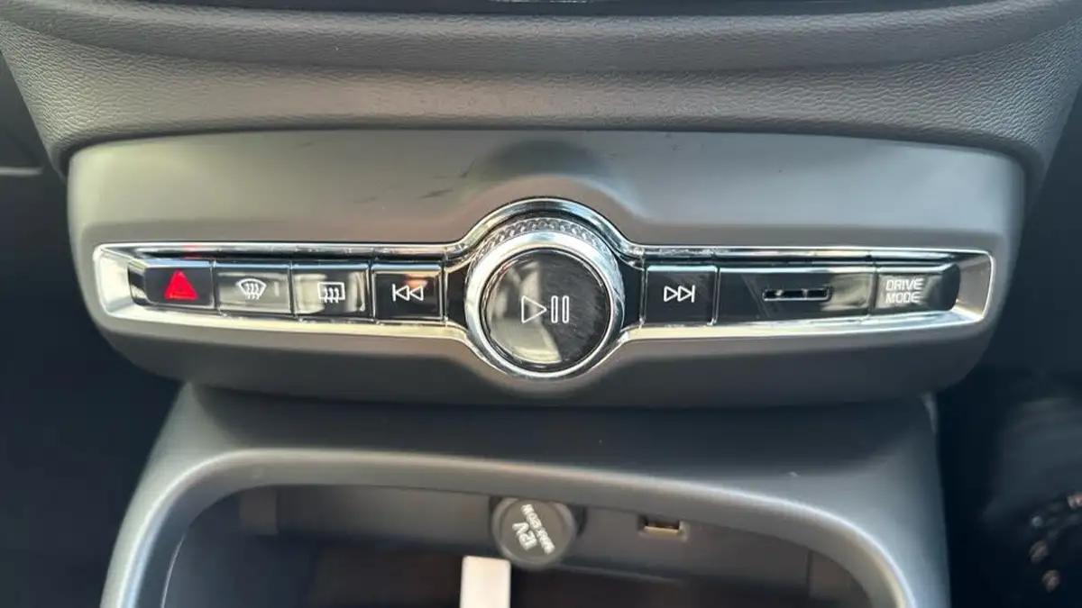 2021-volvo-xc40-15-t5-inscription-pro-258bhp-big-47