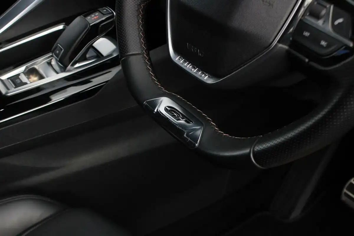 2018-peugeot-3008-suv-20-bluehdi-gt-20bluehdi-180bhp-eat6-big-35