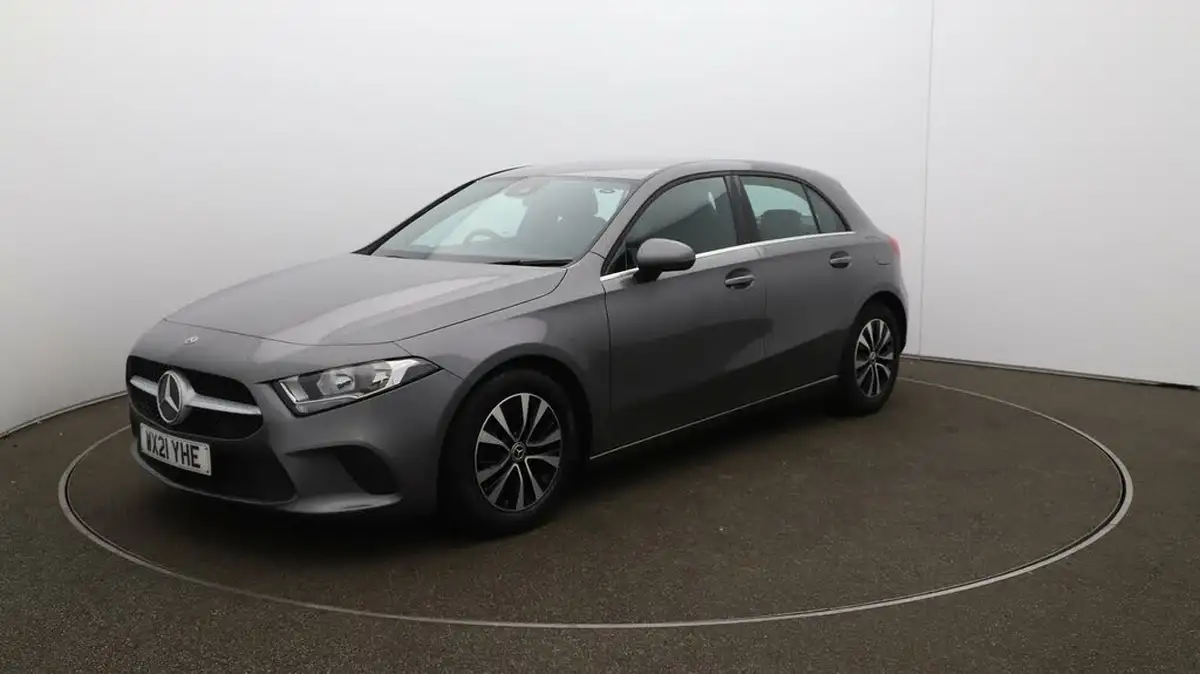 2021-mercedes-benz-a-class-15d-a180d-se-7g-dct-big-60