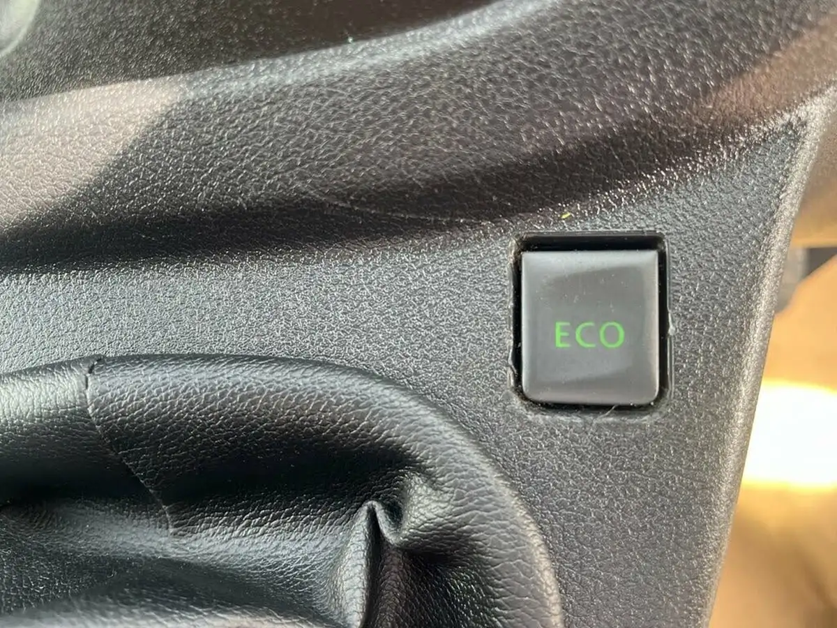 2021-renault-trafic-20dci-sl30-energy-145-business-panel-big-29