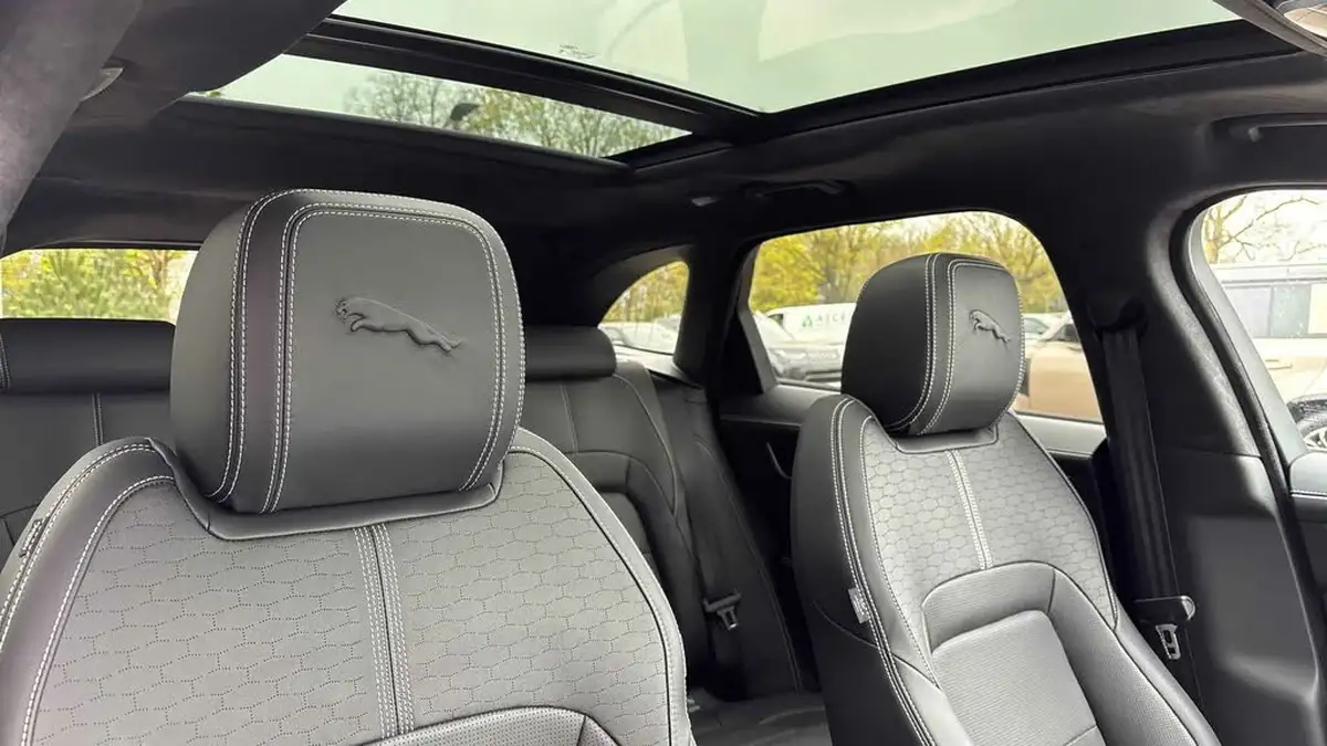 2024-jaguar-f-pace-20-d200-r-dynamic-hse-black-big-28