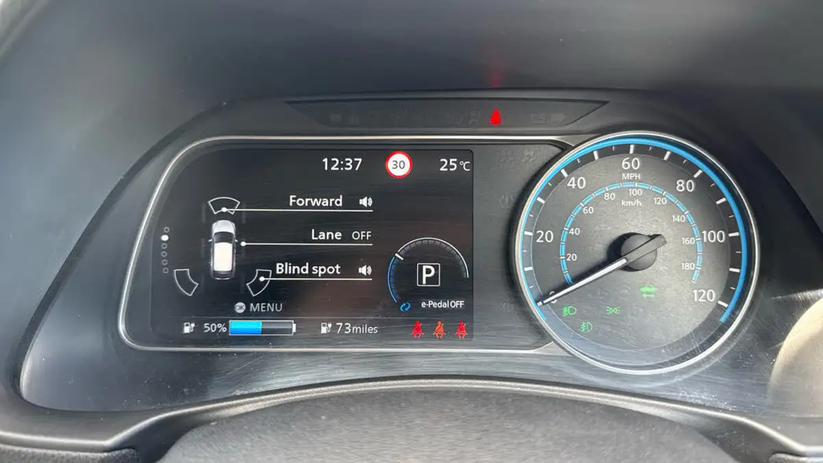 2020-nissan-leaf-e-tekna-big-12