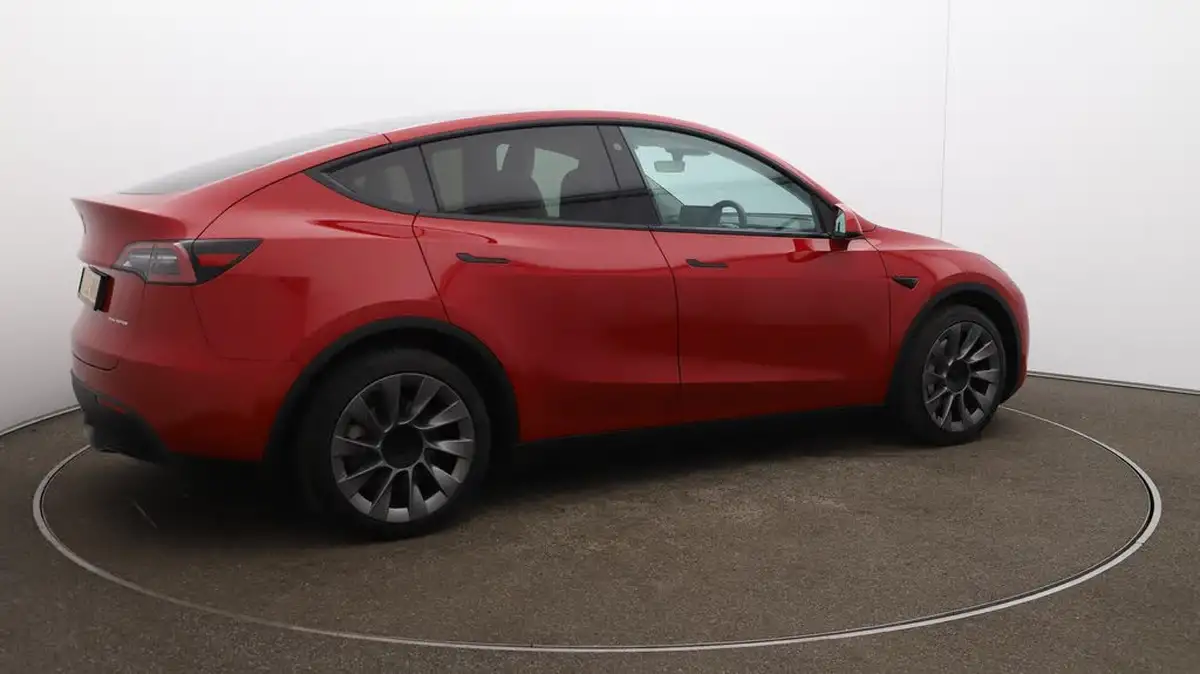 2022-tesla-model-y-e-long-range-big-51