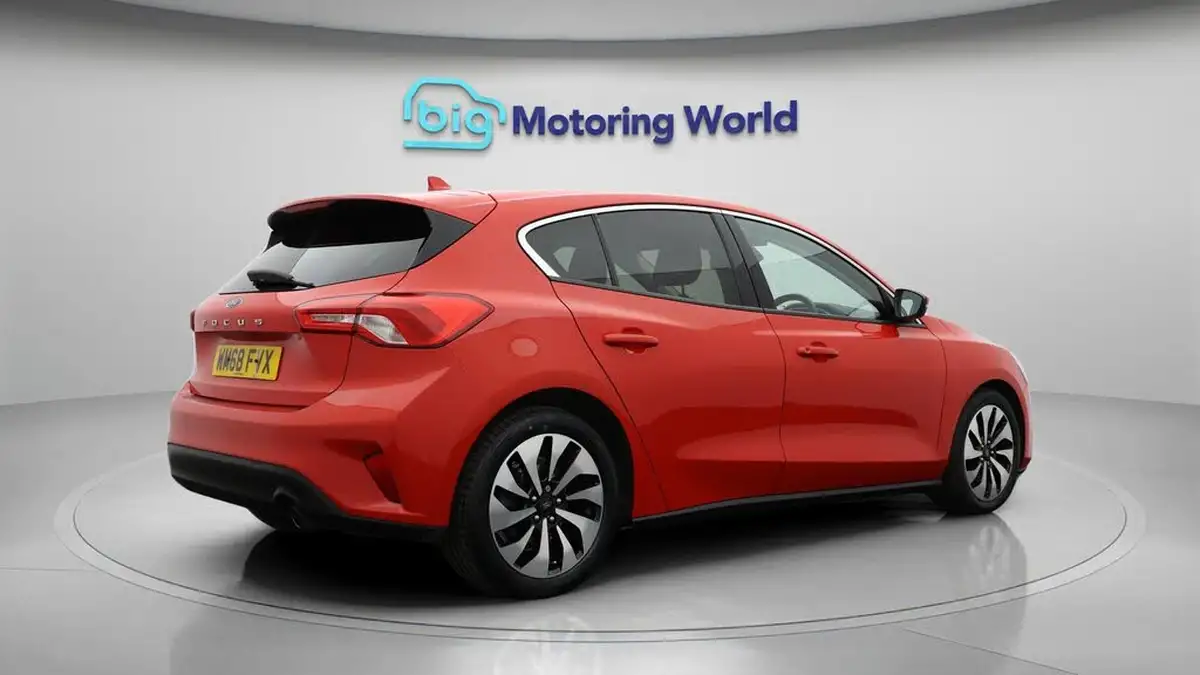 2018-ford-focus-10t-zetec-125ps-hatchback-big-7