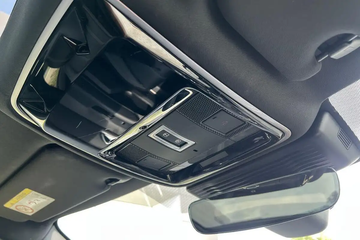 2021-land-rover-range-rover-velar-big-46