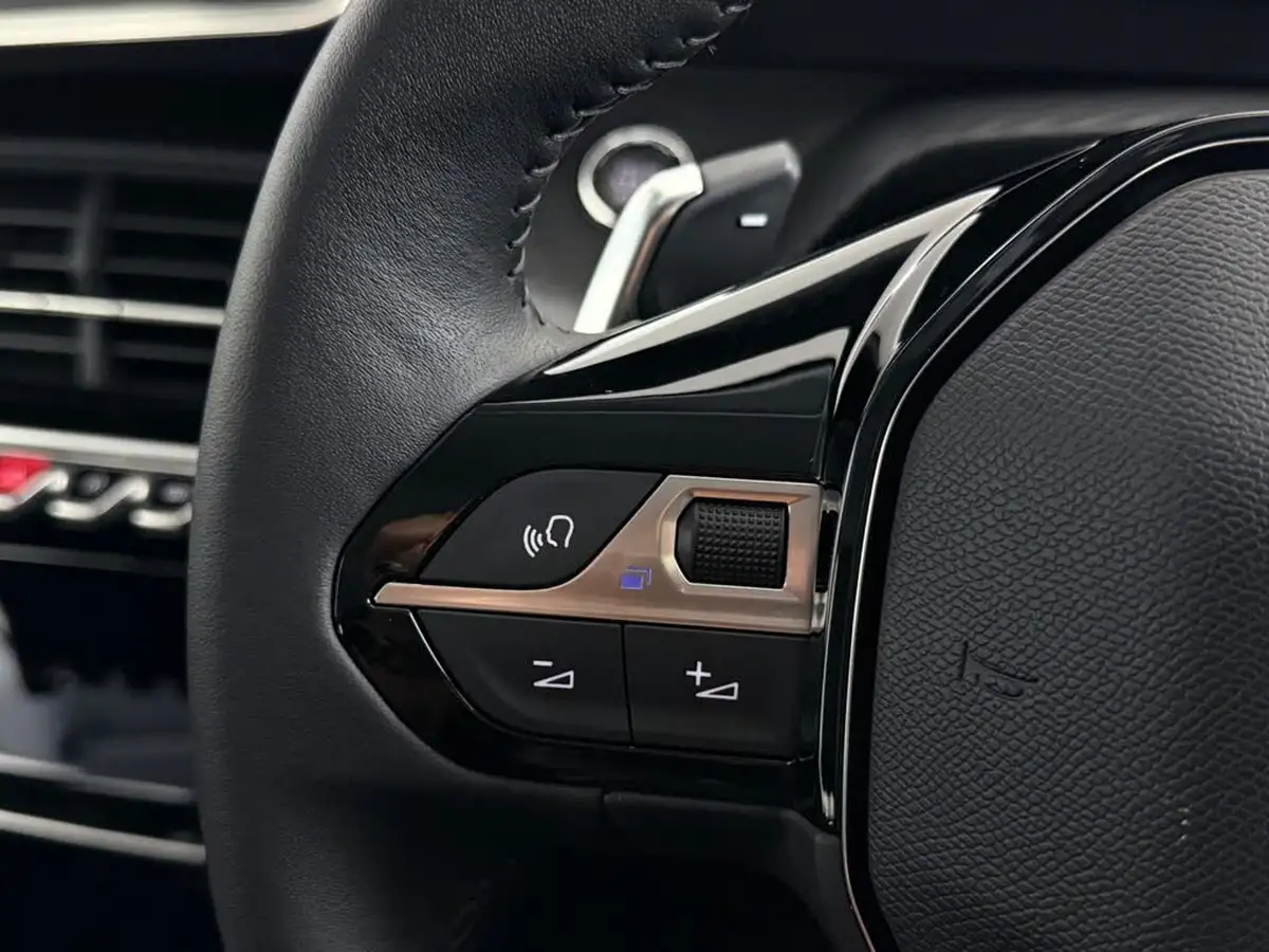 2023-peugeot-208-12-puretech-allure-premium-130ps-eat8-big-20