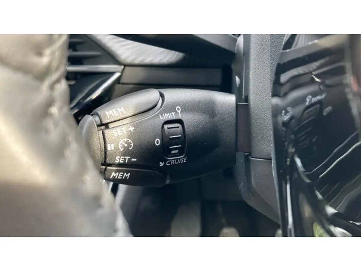 2025-peugeot-2008-suv-12-puretech-allure-130ps-big-24