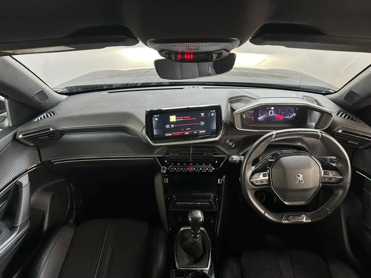 2022-peugeot-2008-suv-12-puretech-gt-big-9