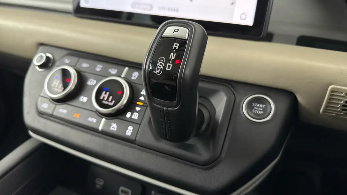 2020-land-rover-110-defender-20-d240-hse-110-big-19