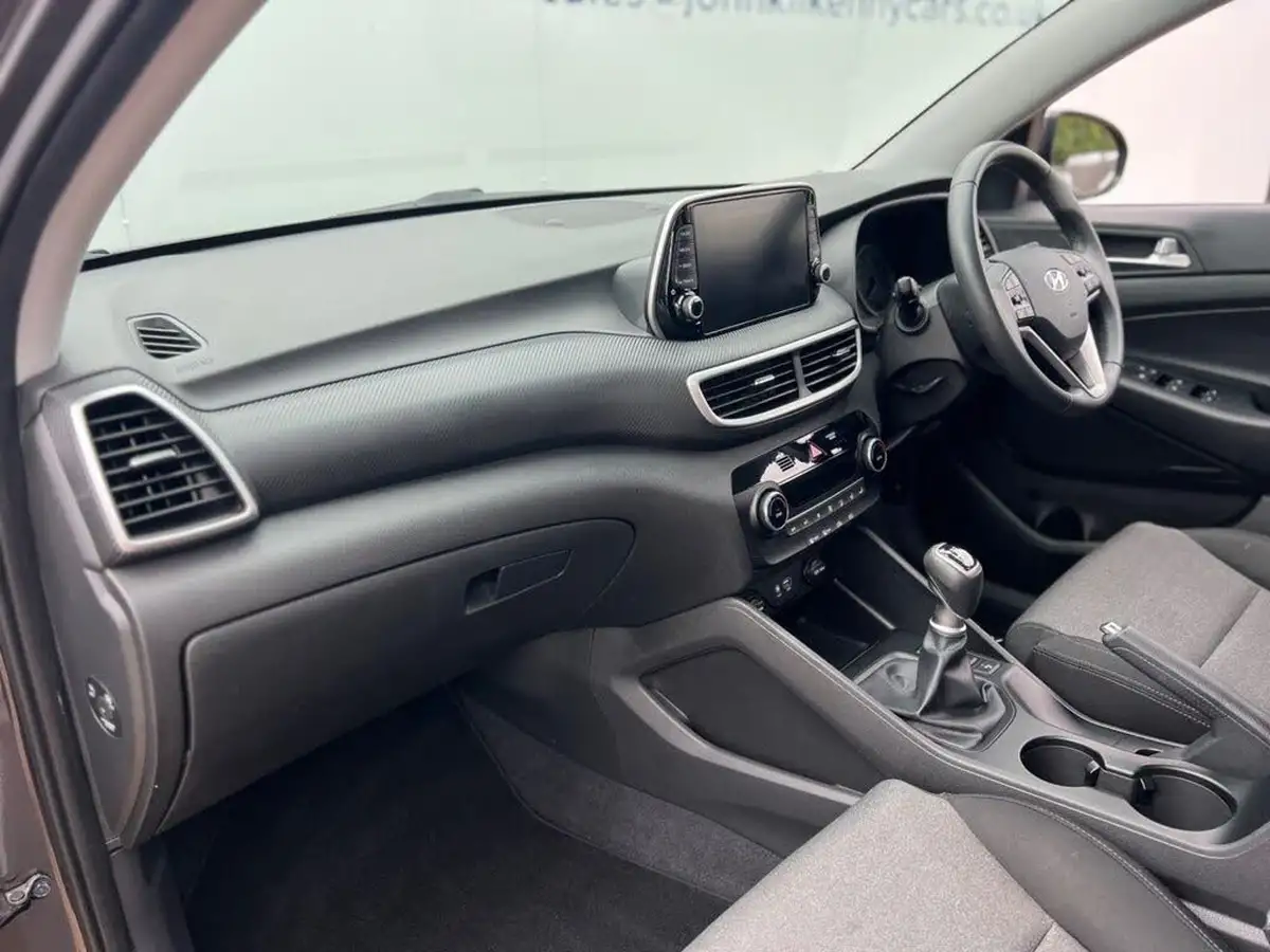 2019-hyundai-tucson-16-gdi-se-nav-big-14