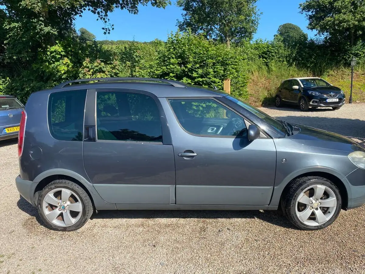 2009-skoda-roomster-14td-scout-big-1
