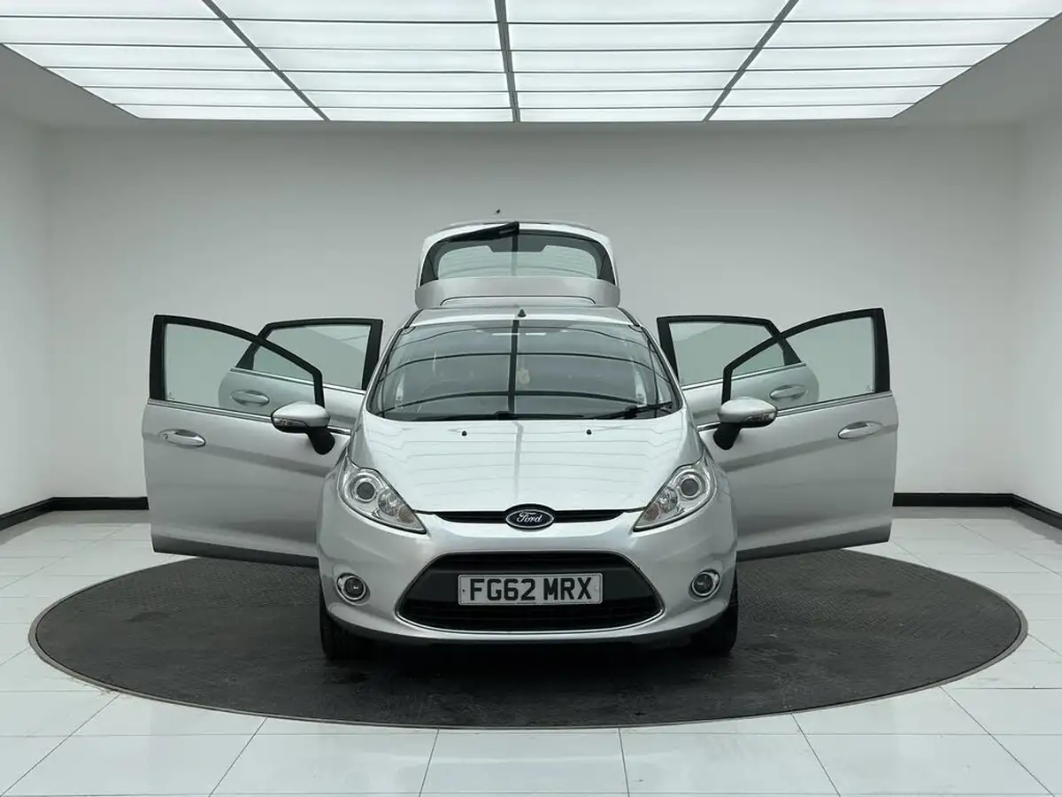 2012-ford-fiesta-125-zetec-5d-big-10