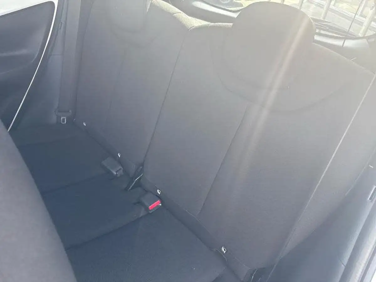2024-toyota-aygo-x-10-vvt-i-edge-big-8