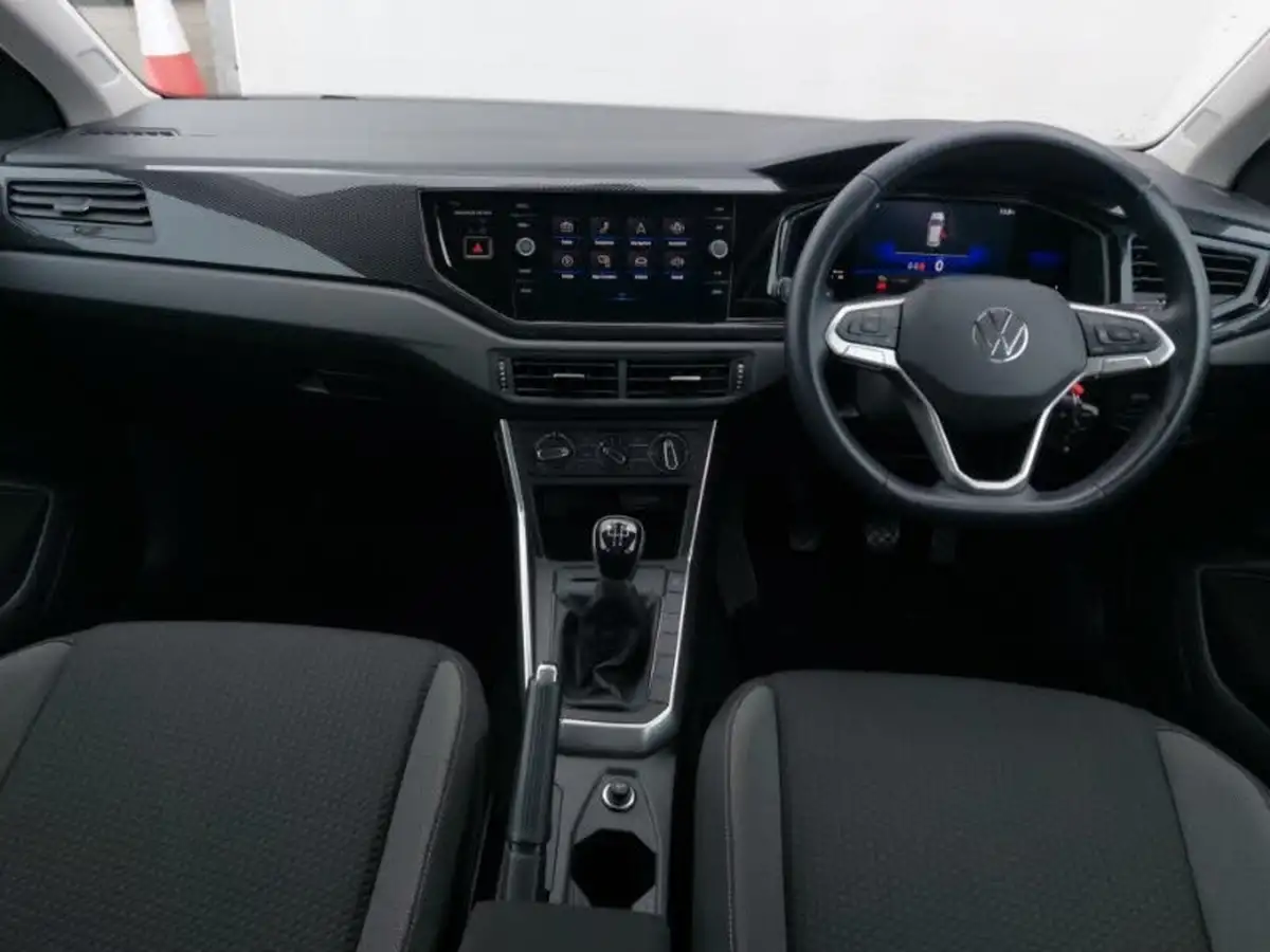 2021-volkswagen-polo-10-tsi-life-big-2