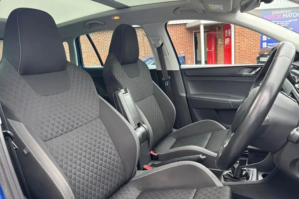 2017-skoda-rapid-spaceback-12-tsi-se-sport-big-23