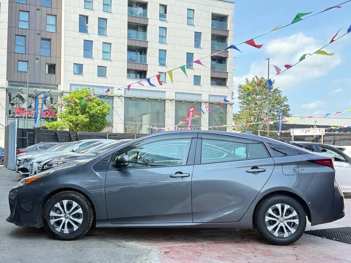 2019-toyota-prius-big-15