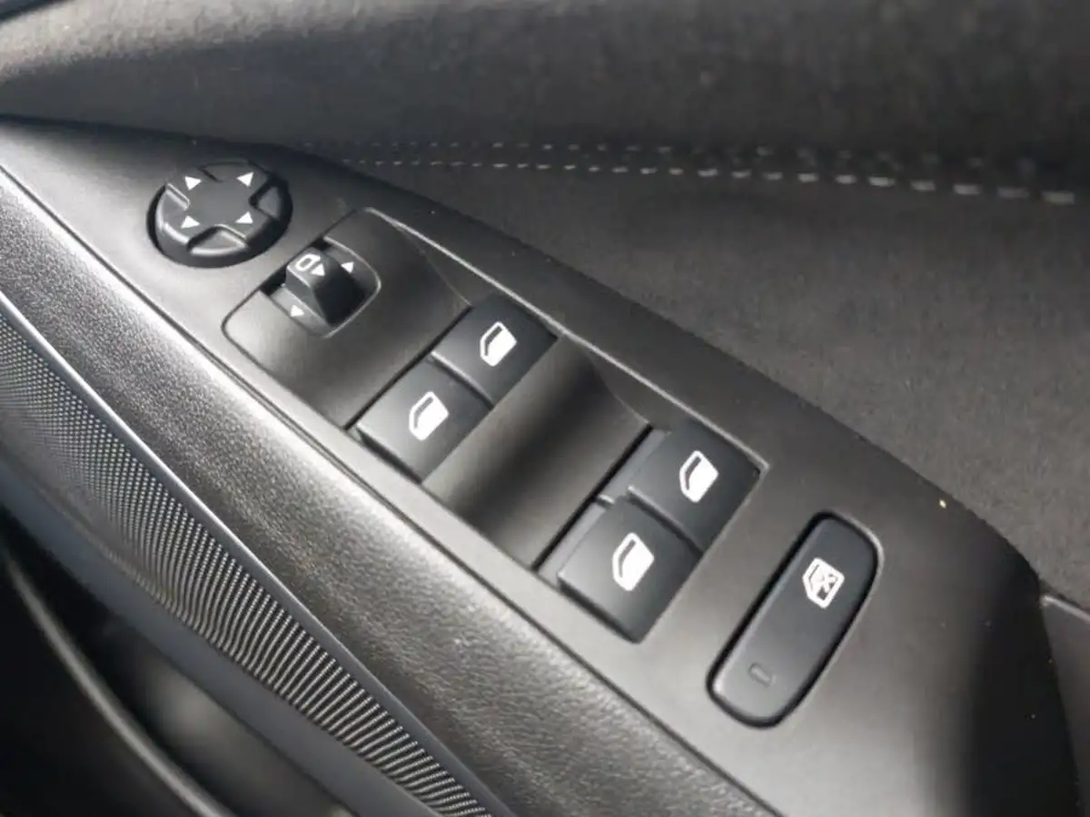 2022-vauxhall-crossland-12-ultimate-130ps-auto-big-15