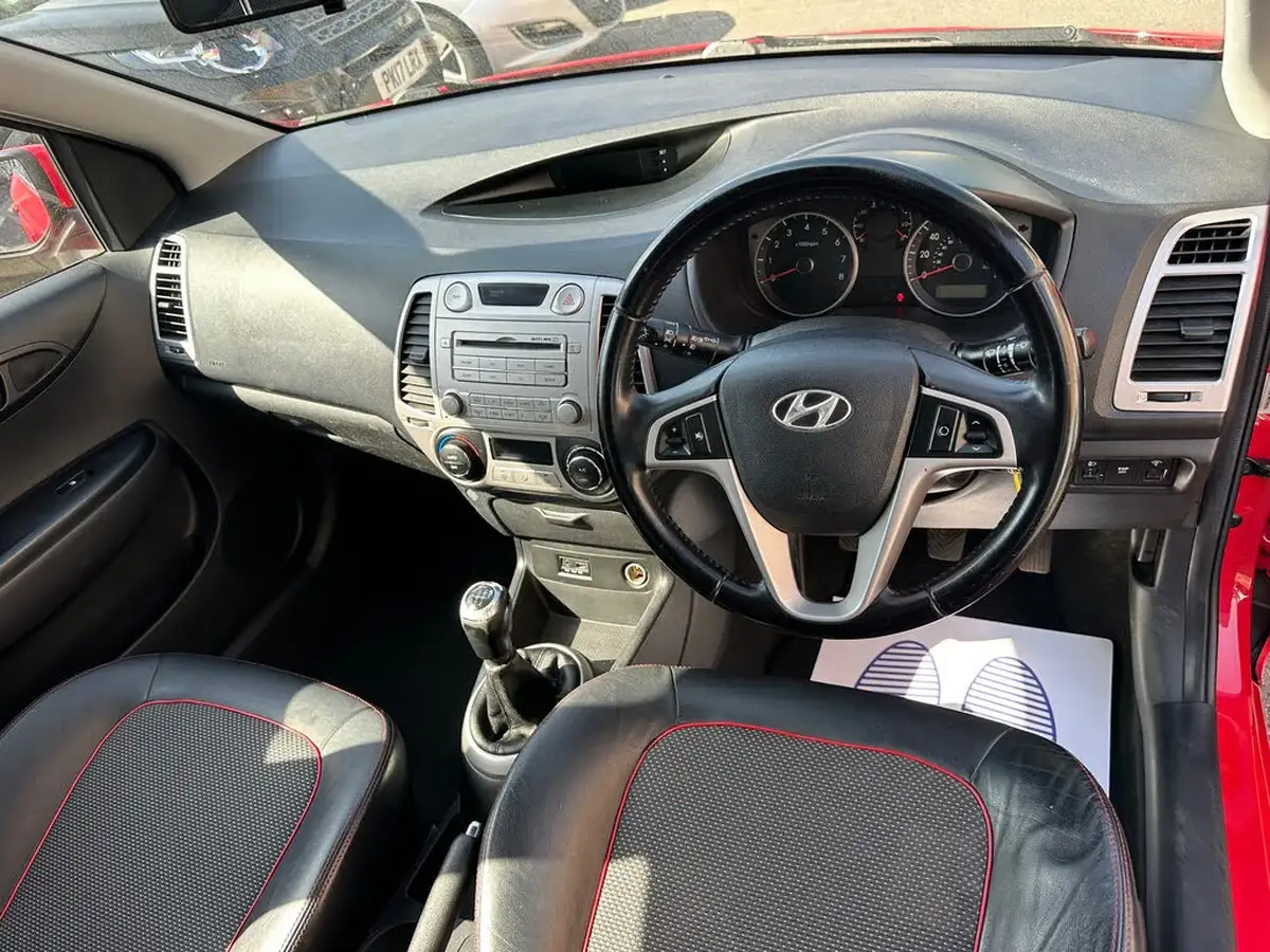 2010-hyundai-i20-14-style-big-9