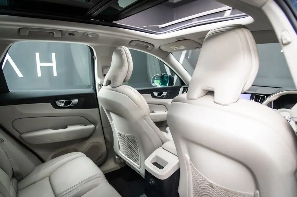 2022-volvo-xc60-20-t6-inscription-350bhp-big-32