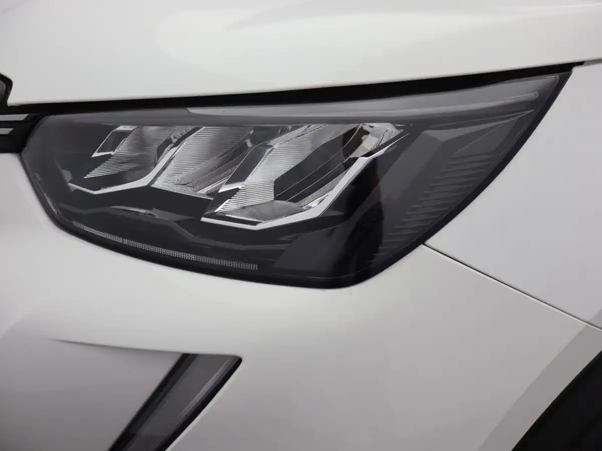 2022-peugeot-2008-suv-12-puretech-allure-premium-100bhp-big-37