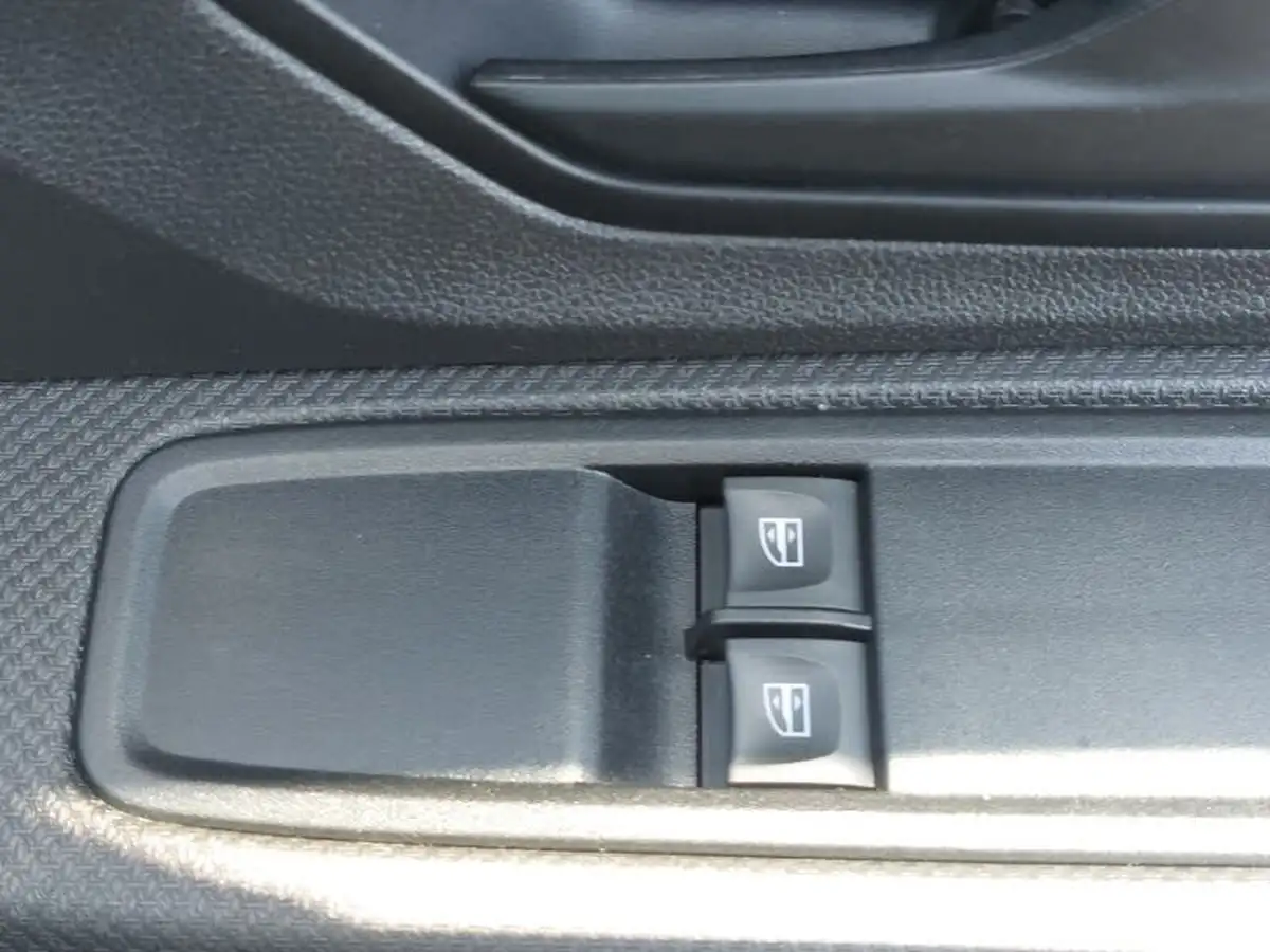 2023-dacia-sandero-10-tce-essential-90bhp-big-11
