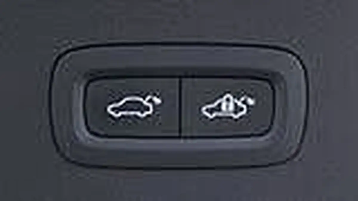 2022-volvo-c40-e-twin-recharge-pro-big-33
