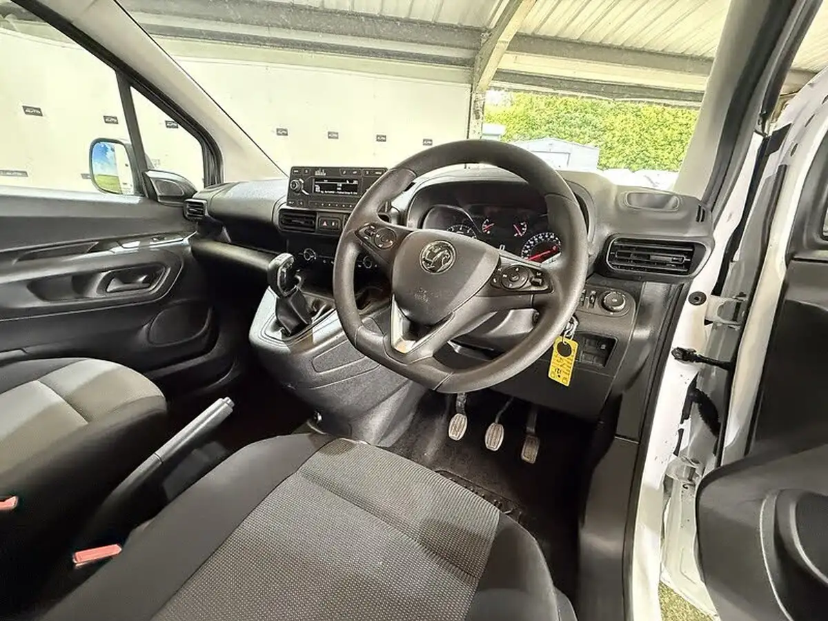 2020-vauxhall-combo-15cdti-sportive-2300-100pseu6d-t-l2h1-panel-big-20