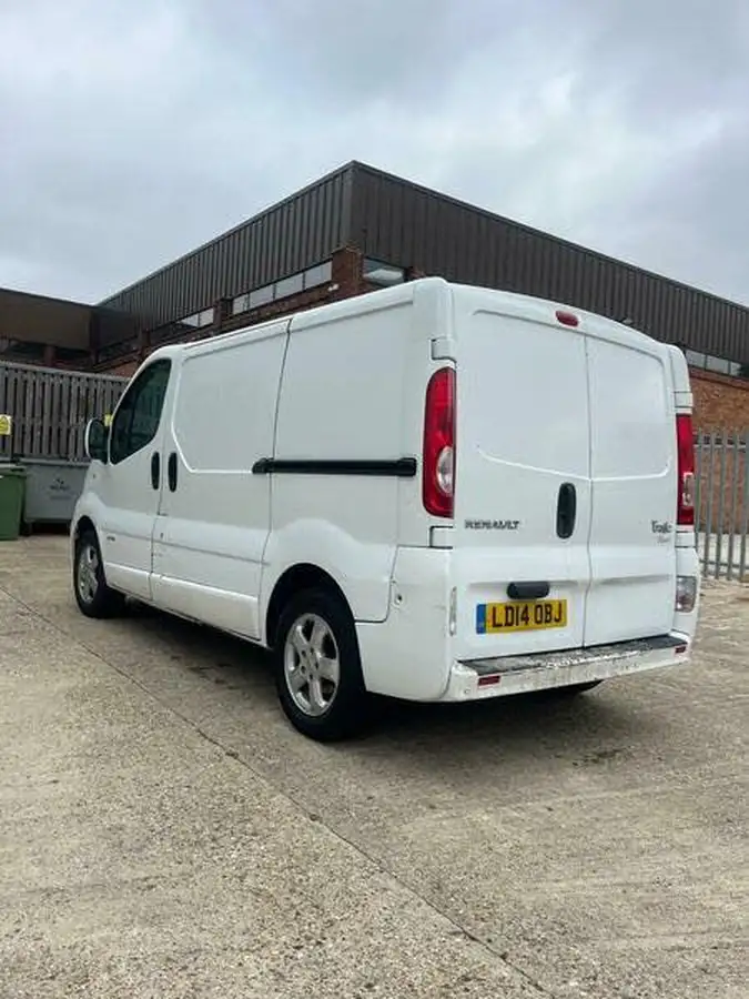 2014-renault-trafic-20dci-sl27dci-115-sport-big-13