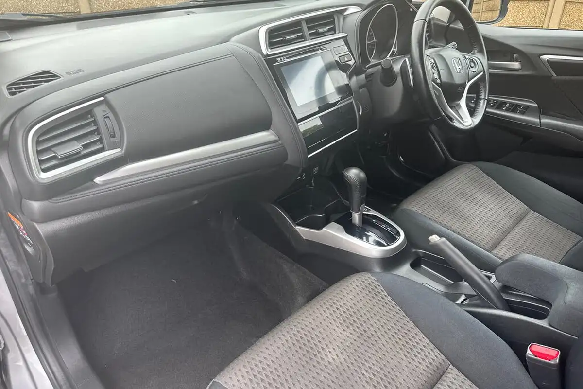 2018-honda-jazz-13-i-vtec-ex-navi-cvt-big-3