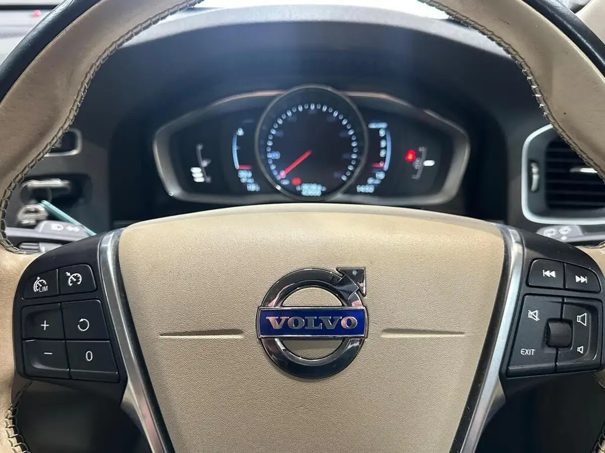 2014-volvo-v60-16td-d2-se-lux-big-27