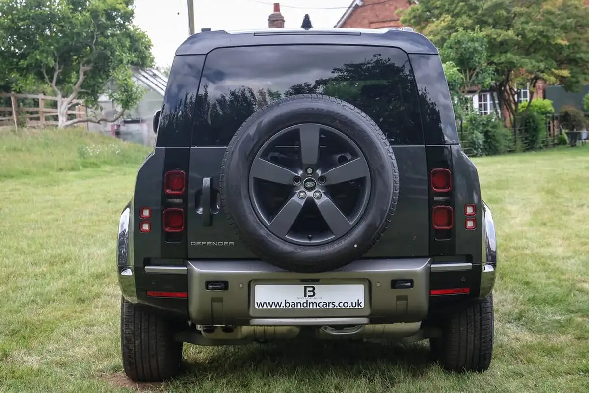2024-land-rover-110-defender-30-d300-x-dynamic-hse-big-5