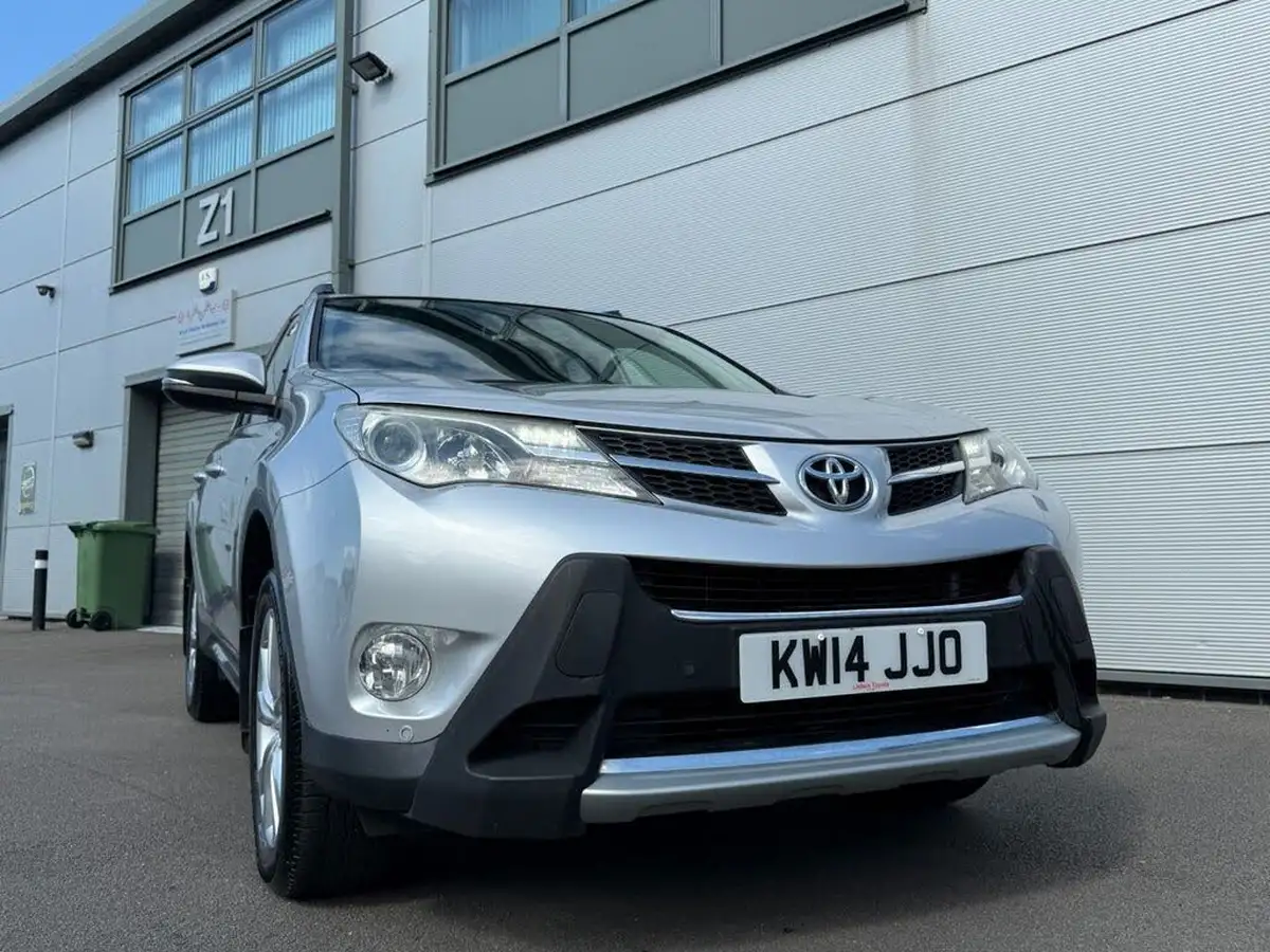 2014-toyota-rav4-22td-invincible-22d-4d-nav-big-4