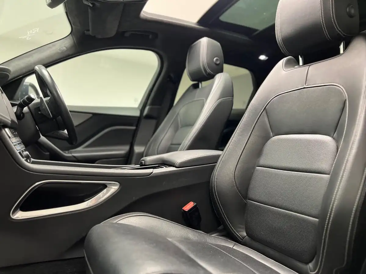 2020-jaguar-f-pace-20i-chequered-flag-big-28