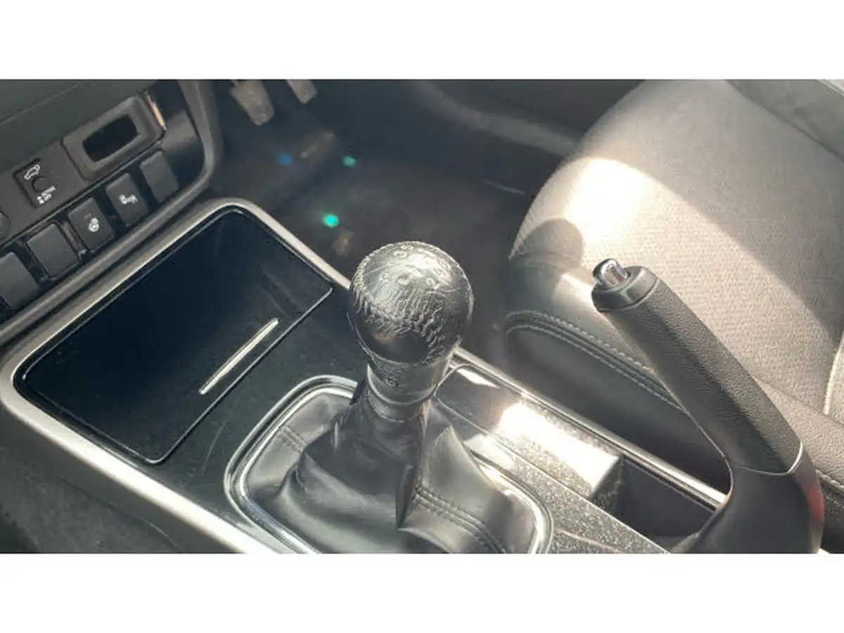 2018-mitsubishi-outlander-22di-d-4-leather-big-12