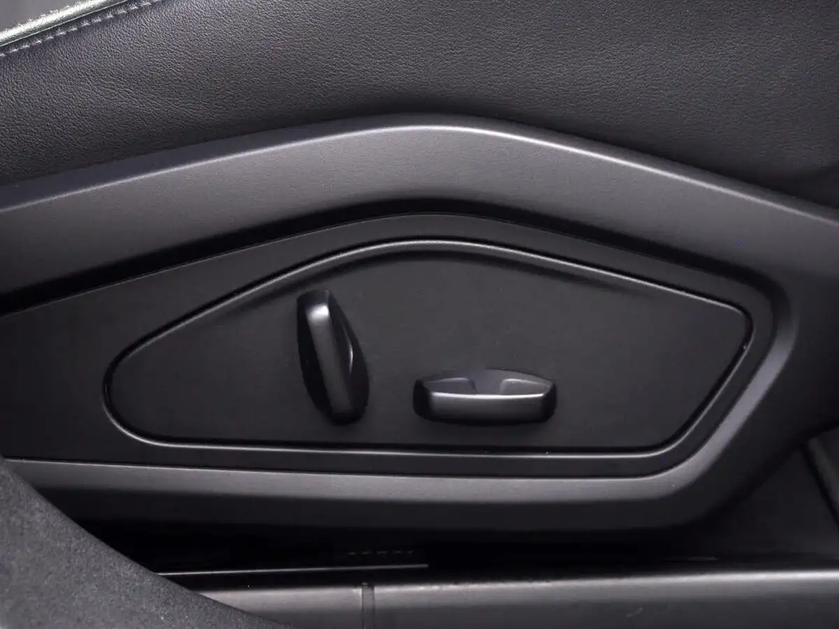 2021-porsche-taycan-e-4s-571ps-performance-battery-plus-big-32