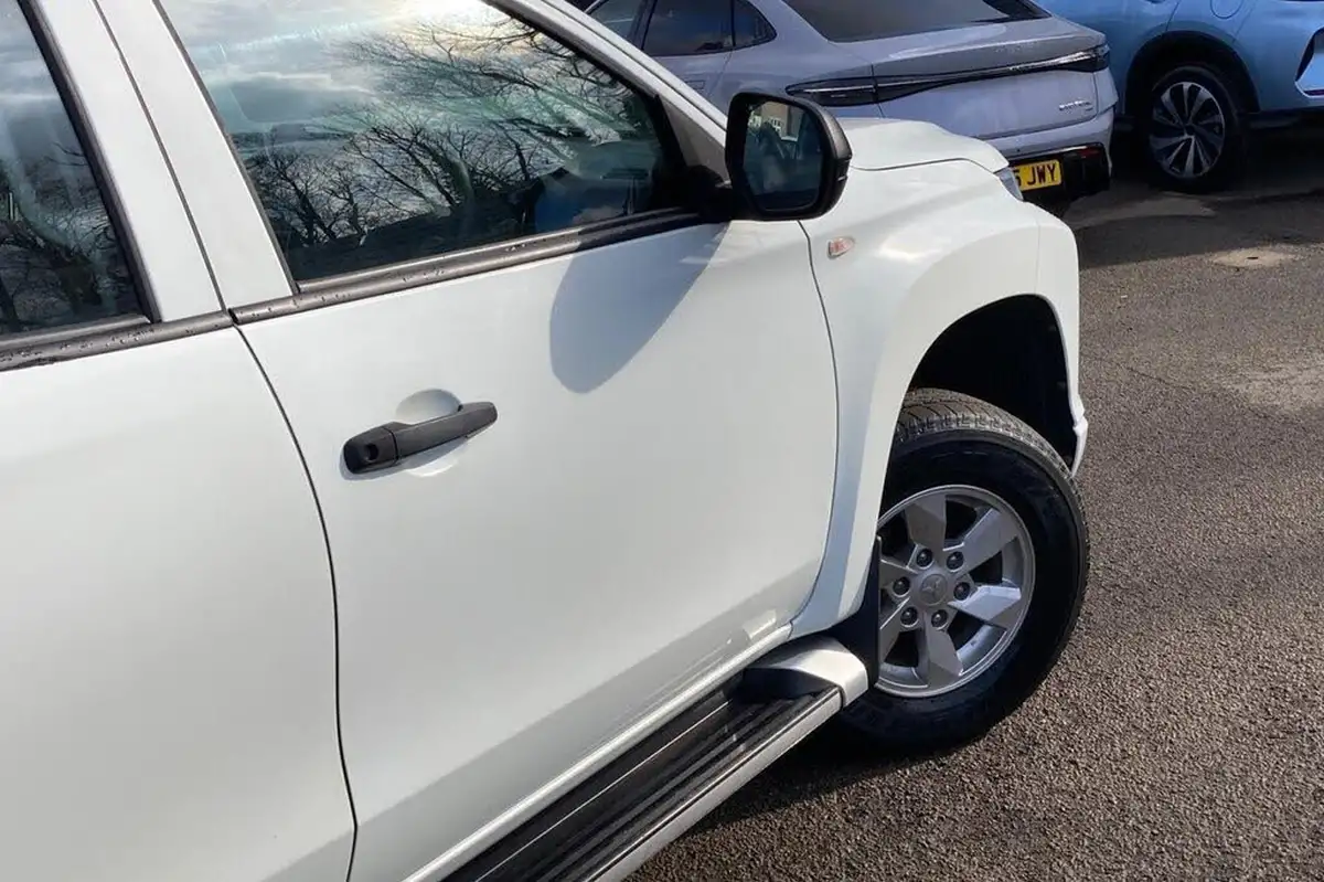 2021-mitsubishi-l200-22di-d-4-life-double-pickup-big-33