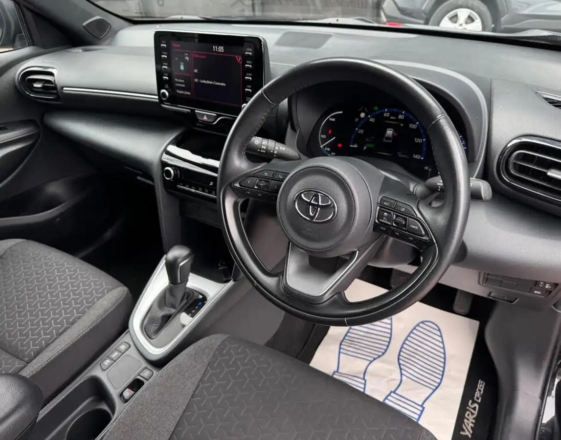2022-toyota-yaris-15-vvt-i-design-panoramic-roof-big-19