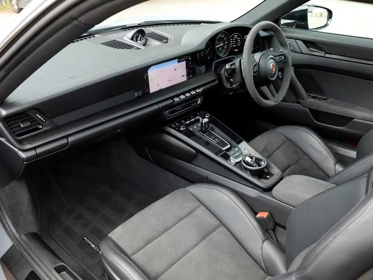2024-porsche-911-30-carrera-4-gts-480ps-coupe-2981cc-pdk-big-8