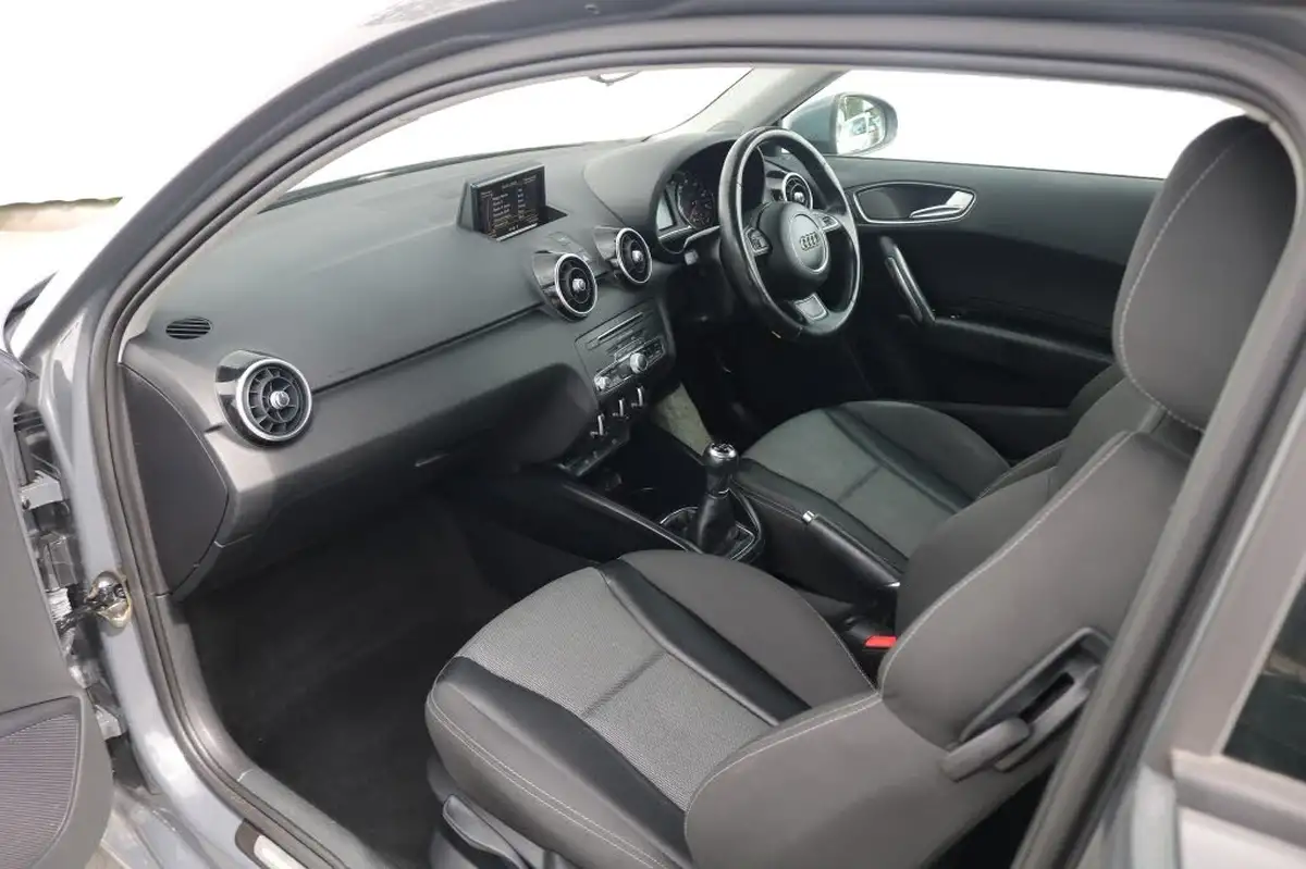 2017-audi-a1-14-tfsi-sport-hatchback-3d-big-14