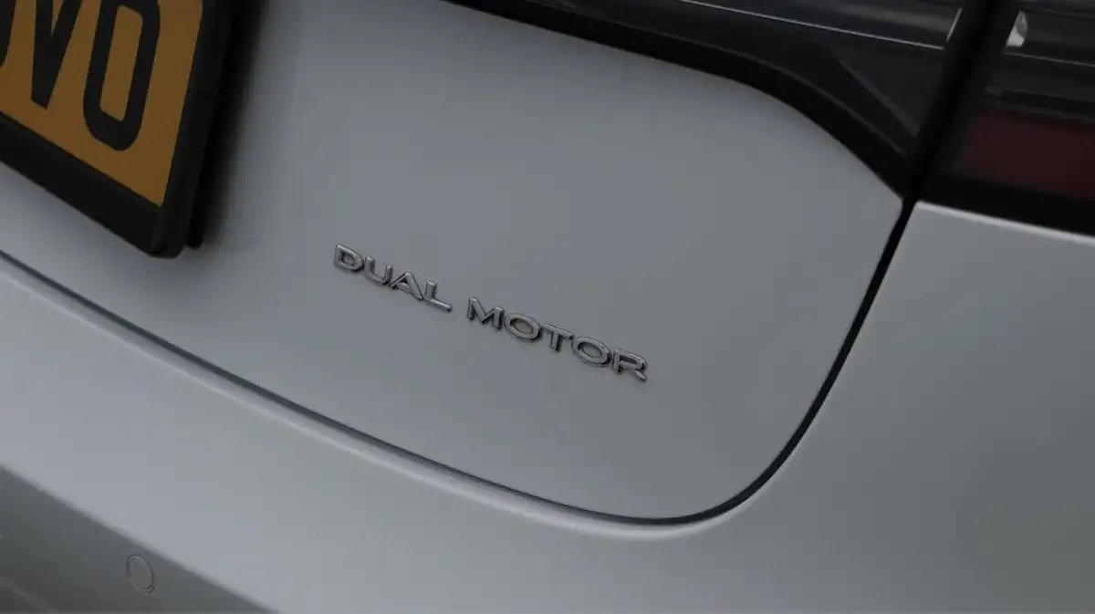 2021-tesla-model-3-e-long-range-awd-big-21