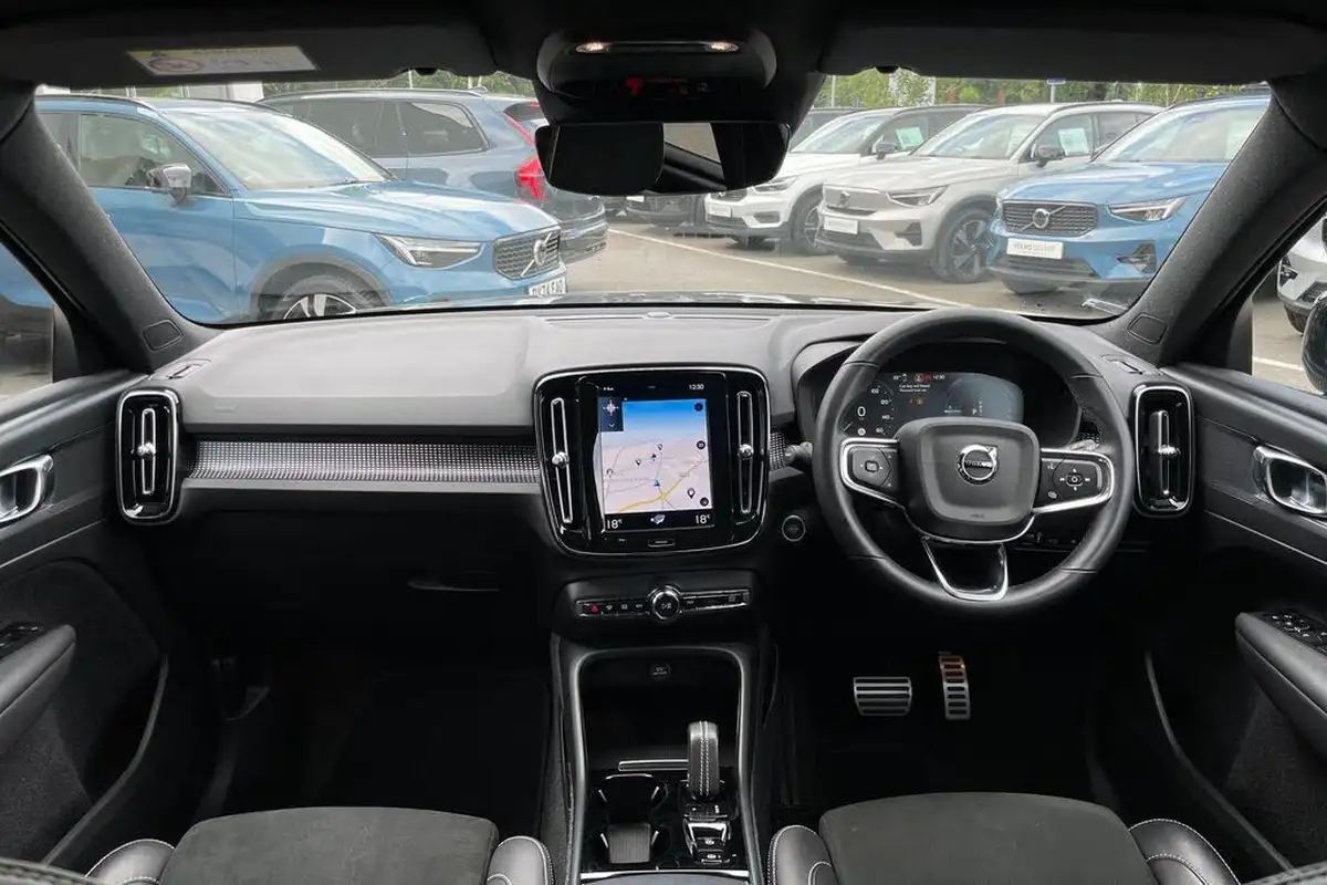 2022-volvo-xc40-15-t4-r-design-big-2